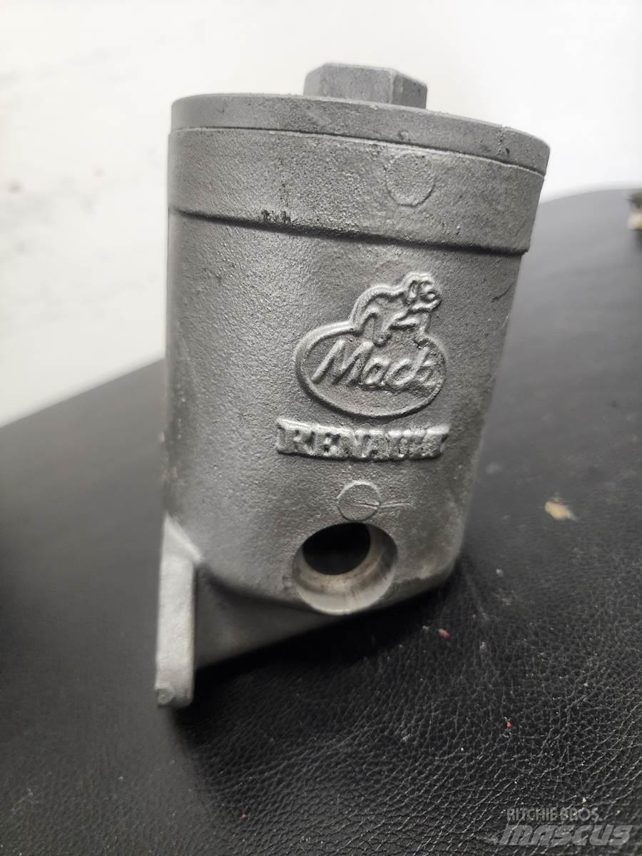 Mack  Diger aksam