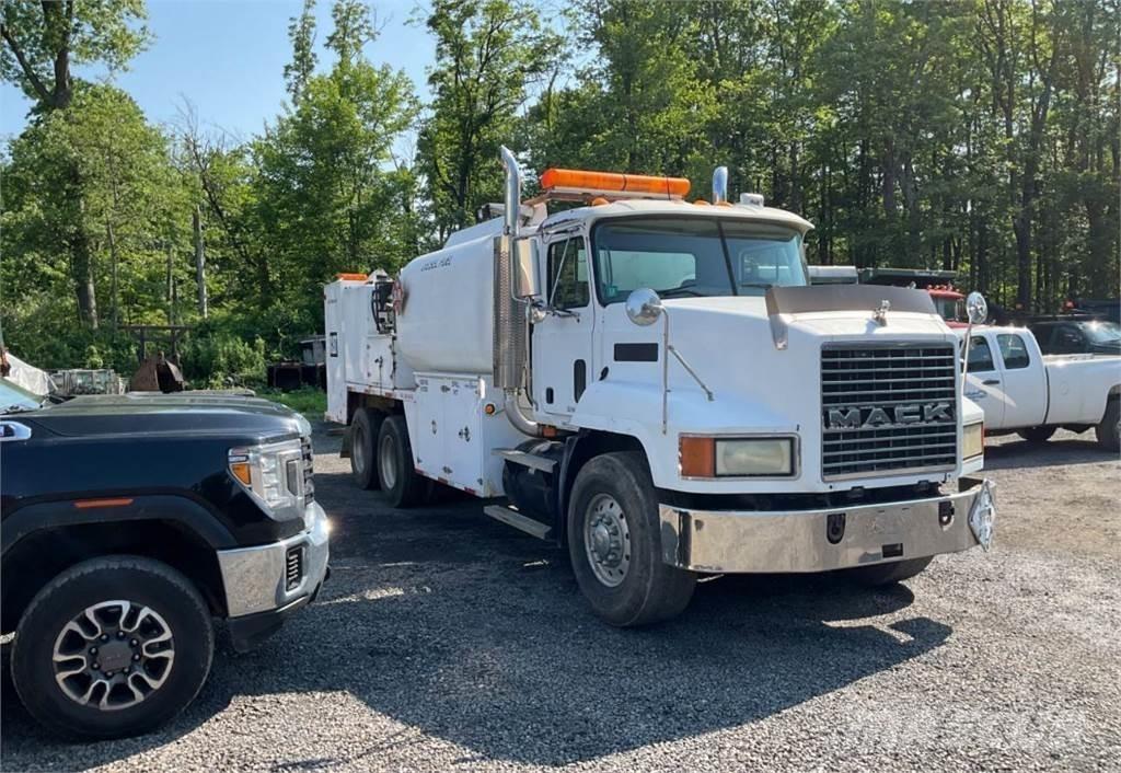 Mack CH613 Tankerli kamyonlar