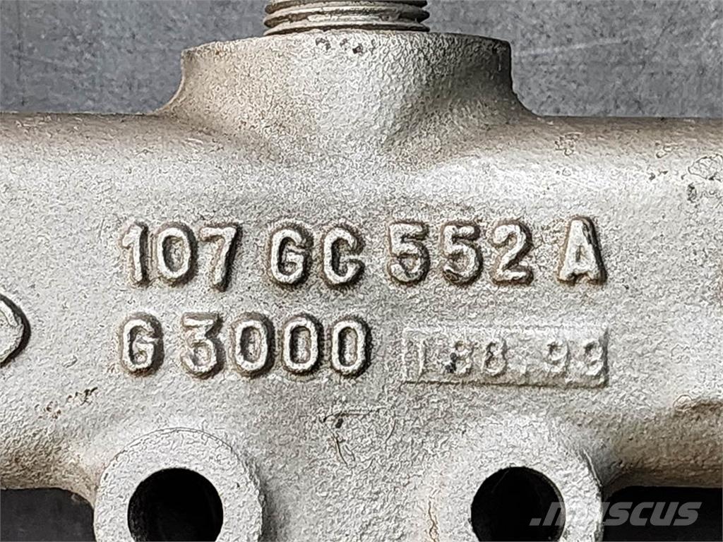 Mack E7 Diger aksam
