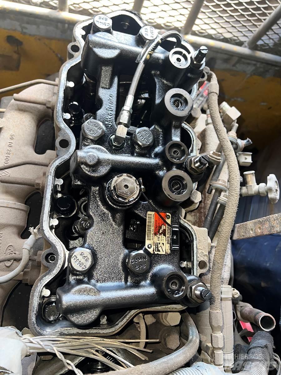 Mack E7 Diger aksam