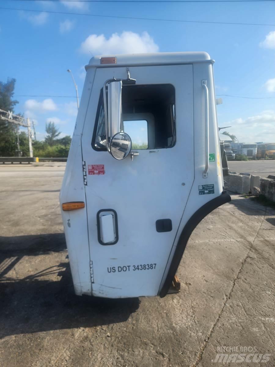 Mack LE613 Diger aksam