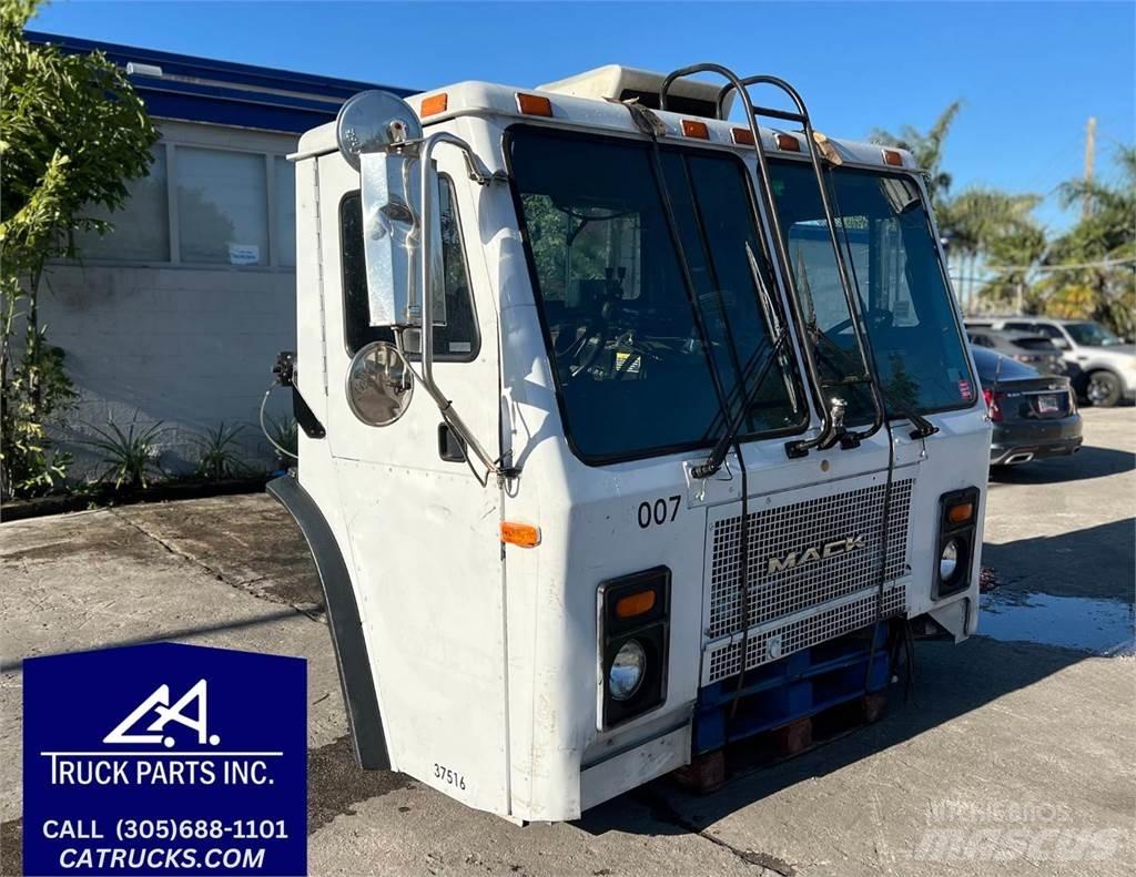 Mack LE613 Diger aksam