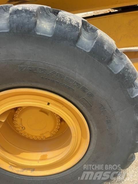 Volvo A25G Belden kirma kaya kamyonu