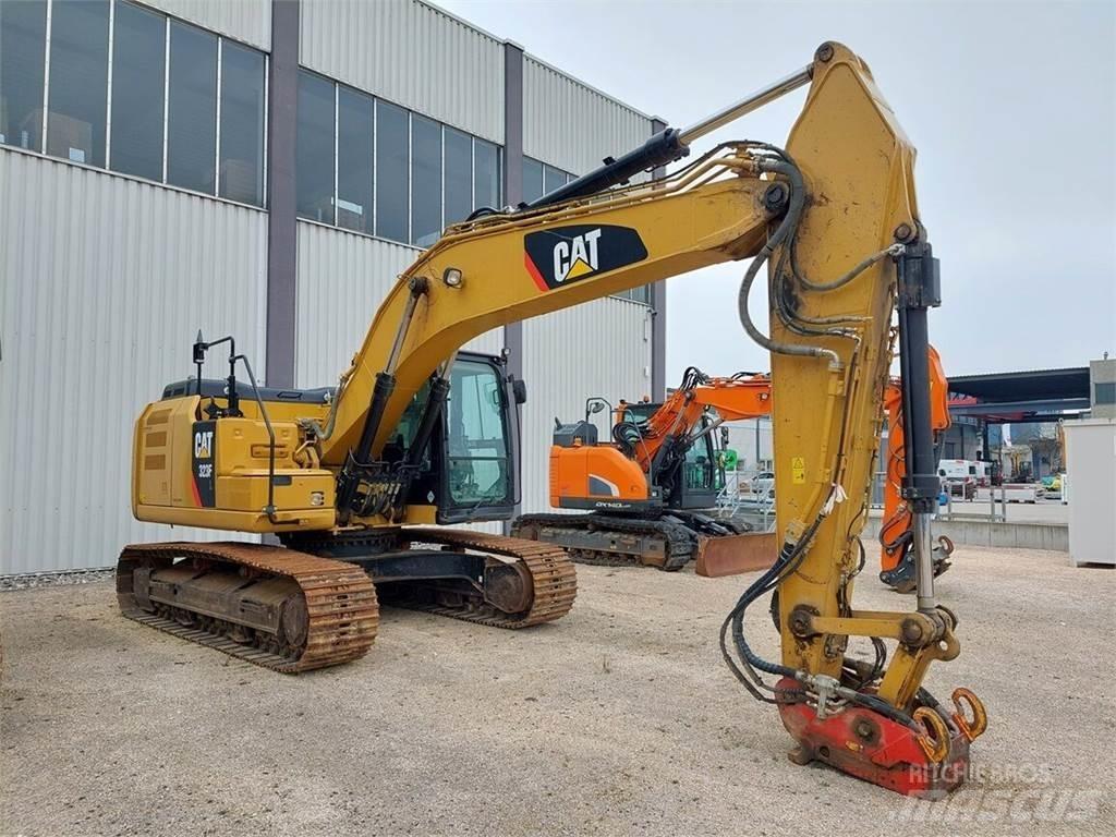 CAT 323F Paletli ekskavatörler