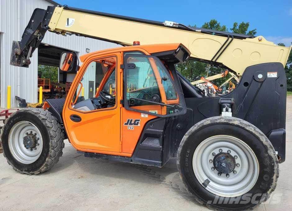 JLG 742 Teleskopik yükleyiciler