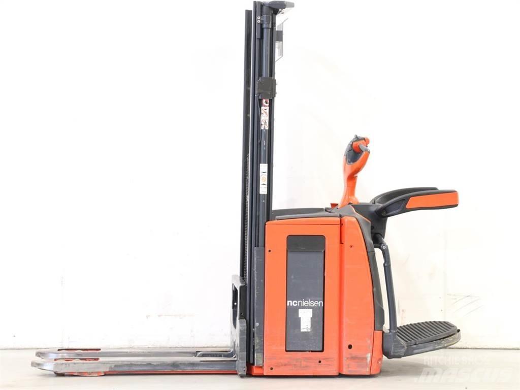 Linde D12AP/1173-01 Yaya kumandali istif makinasi