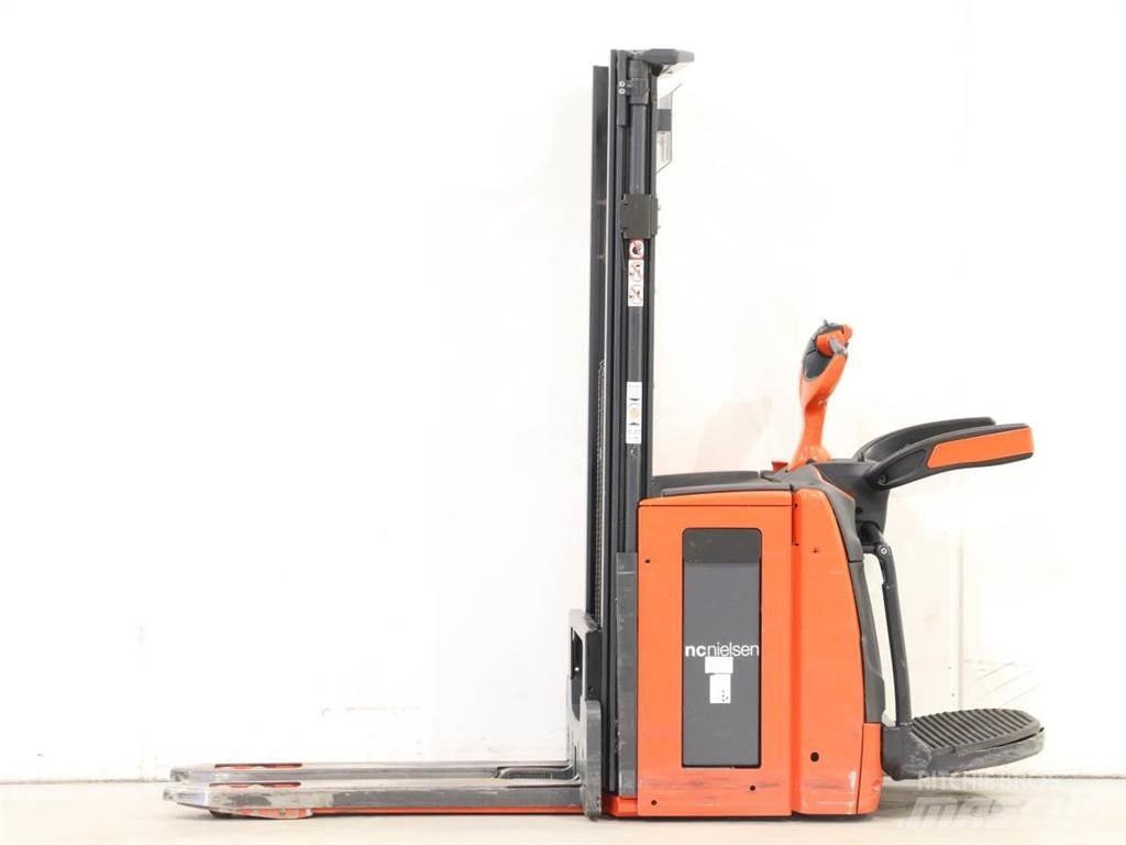 Linde D12AP/1173-01 Yaya kumandali istif makinasi
