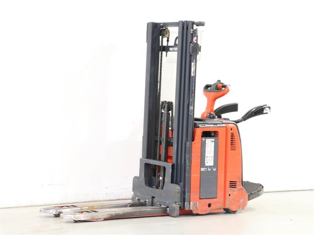 Linde D12AP/133 Yaya kumandali istif makinasi