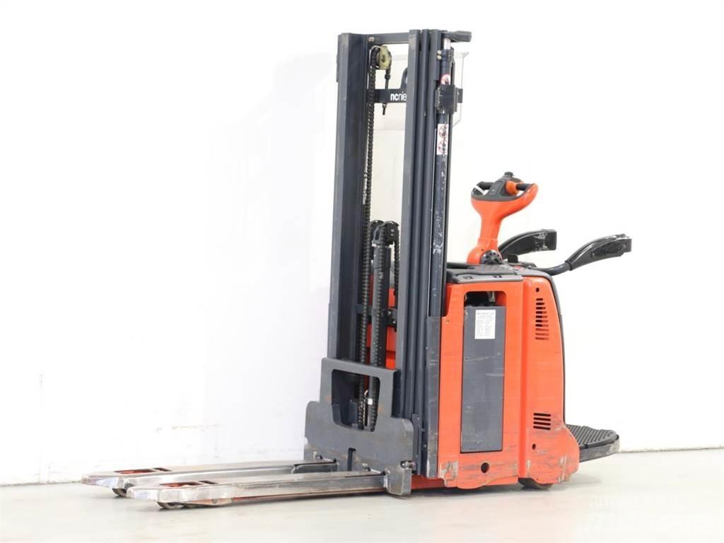 Linde D12AP/133 Yaya kumandali istif makinasi