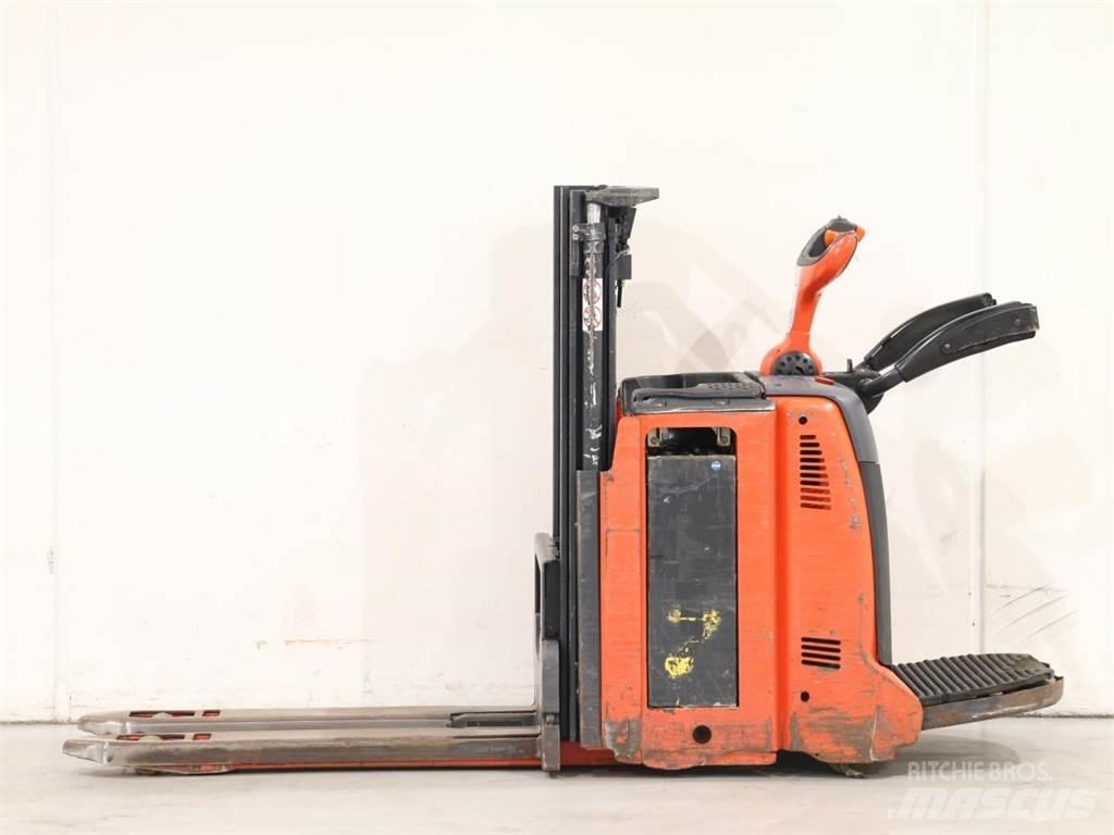 Linde D12AP/133-00 Yaya kumandali istif makinasi