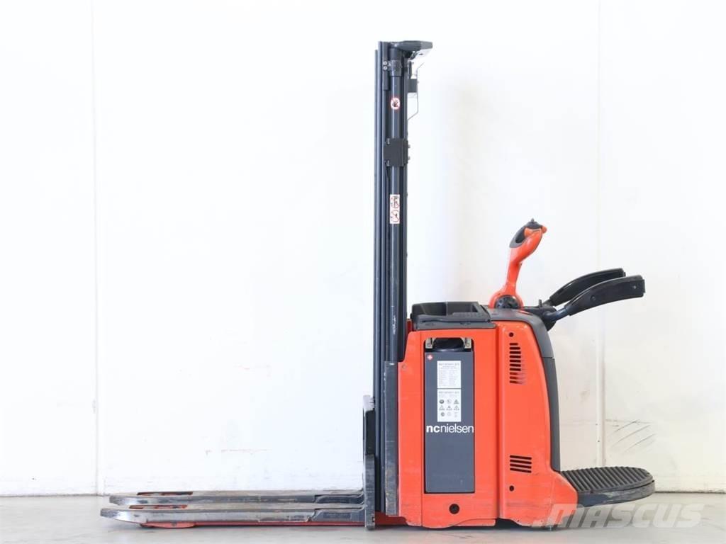 Linde D12AP/133-01 Yaya kumandali istif makinasi