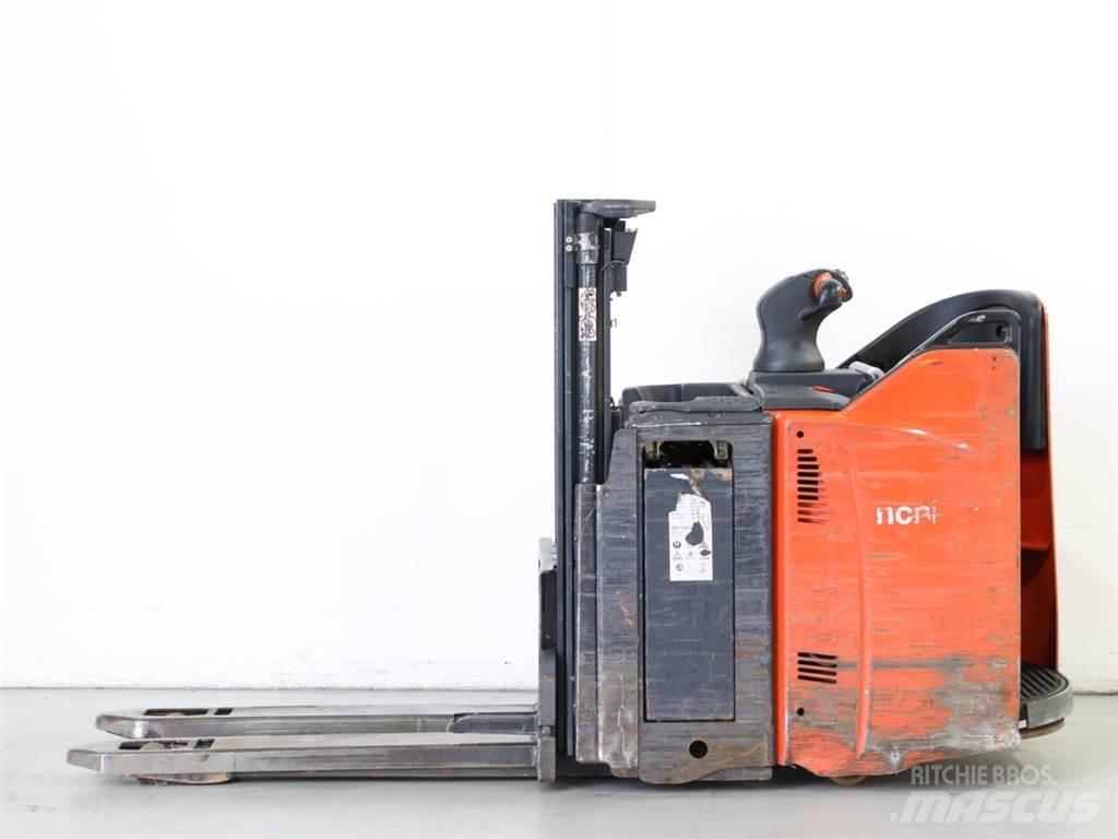 Linde D12HPSP/133 Yaya kumandali istif makinasi