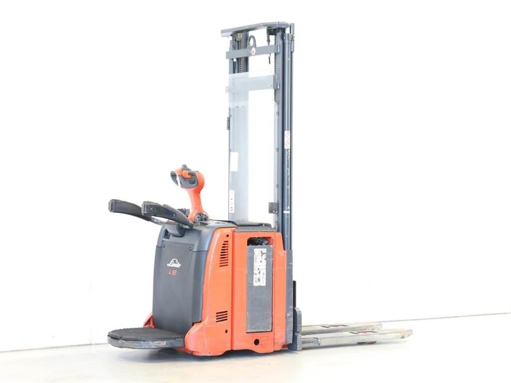 Linde L12AP/133-00 Yaya kumandali istif makinasi