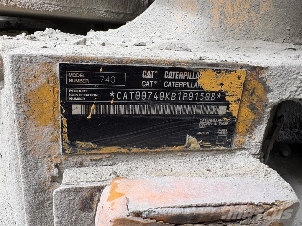 CAT 740 Belden kirma kaya kamyonu