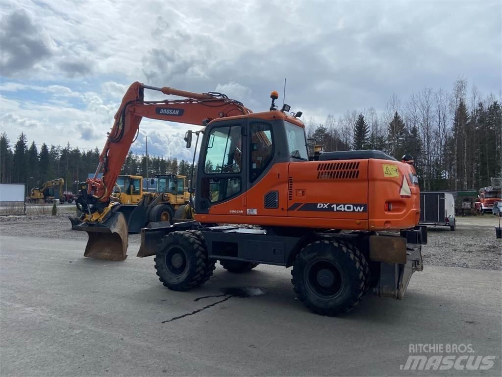 Doosan DX 140W Lastik tekerli ekskavatörler