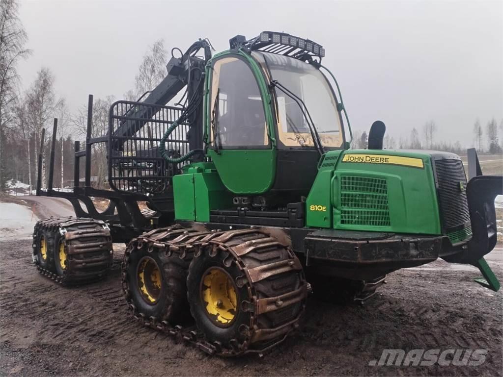 John Deere 810 E Tomruk yükleyici traktörler