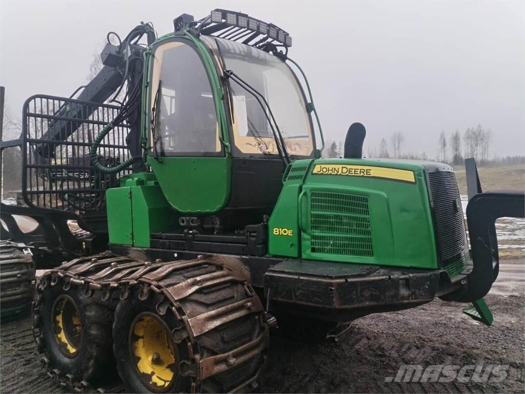 John Deere 810 E Tomruk yükleyici traktörler