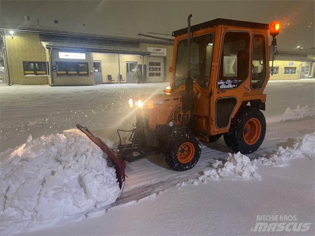 Kubota B 1700 4*4 Diger yol bakim makinalari