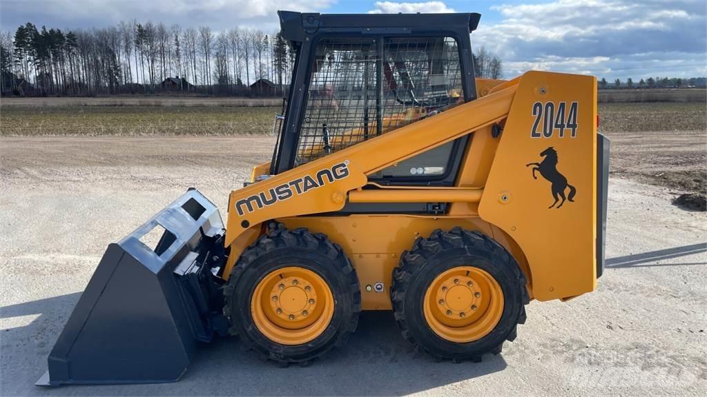 Mustang 2044 Skid steer loderler