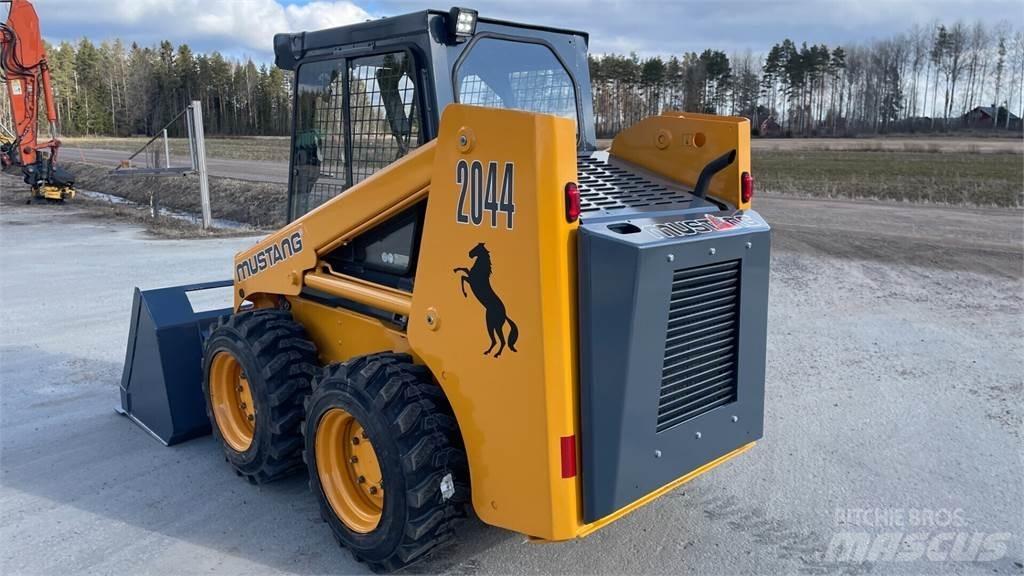 Mustang 2044 Skid steer loderler