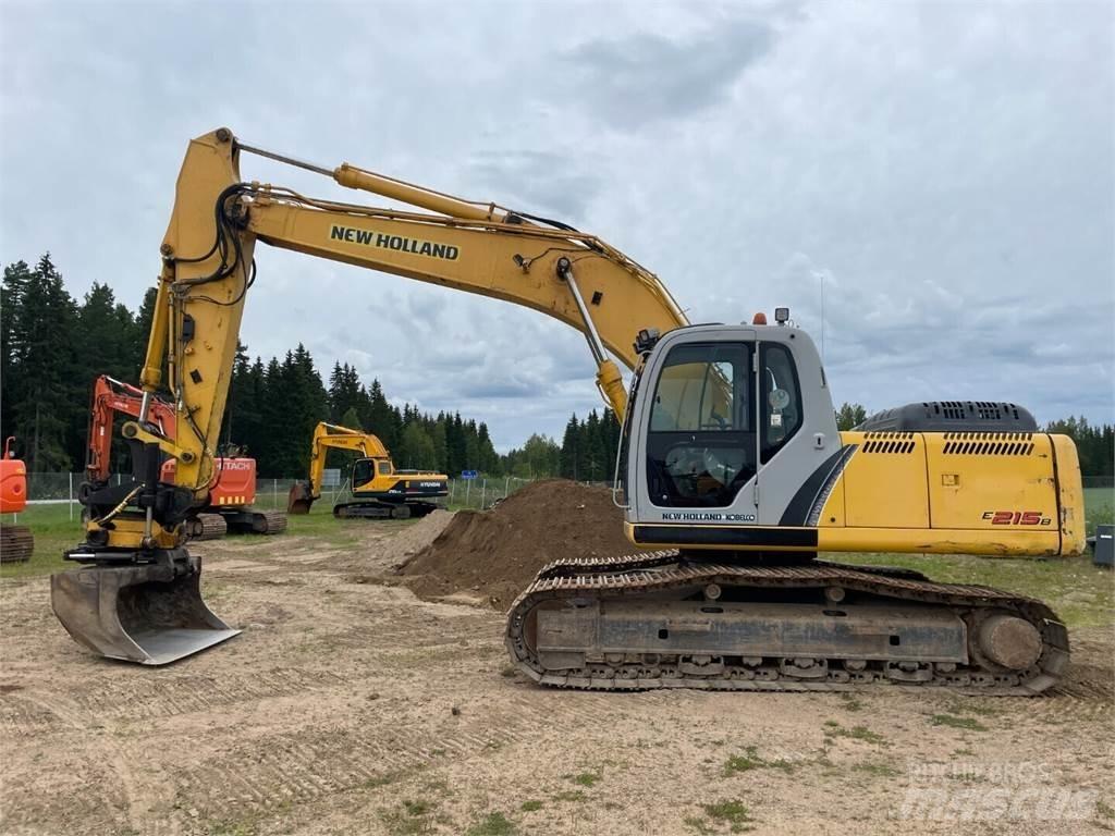 New Holland E215B Paletli ekskavatörler