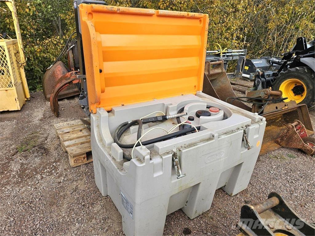  Polttoainesäiliö Tanklar