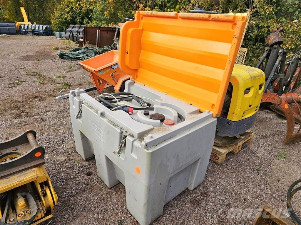  Polttoainesäiliö Tanklar