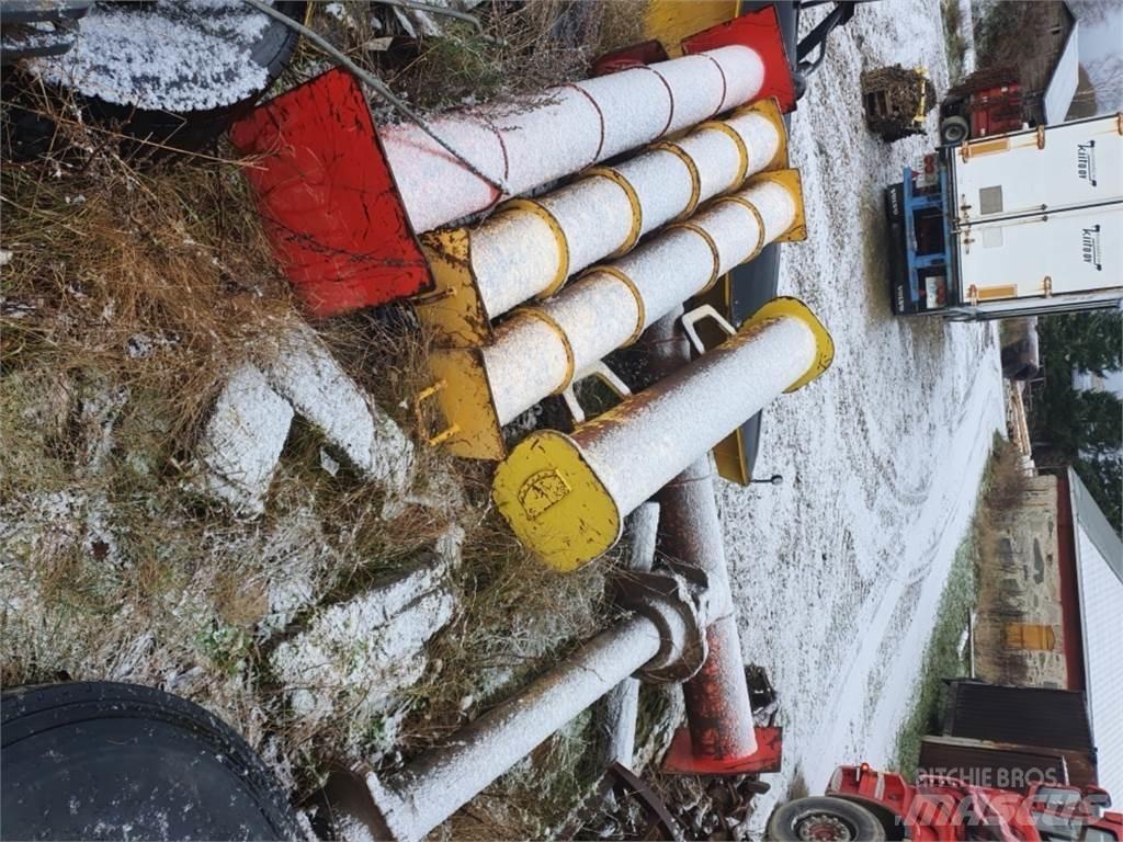 Ponsse Wisent Tomruk yükleyici traktörler
