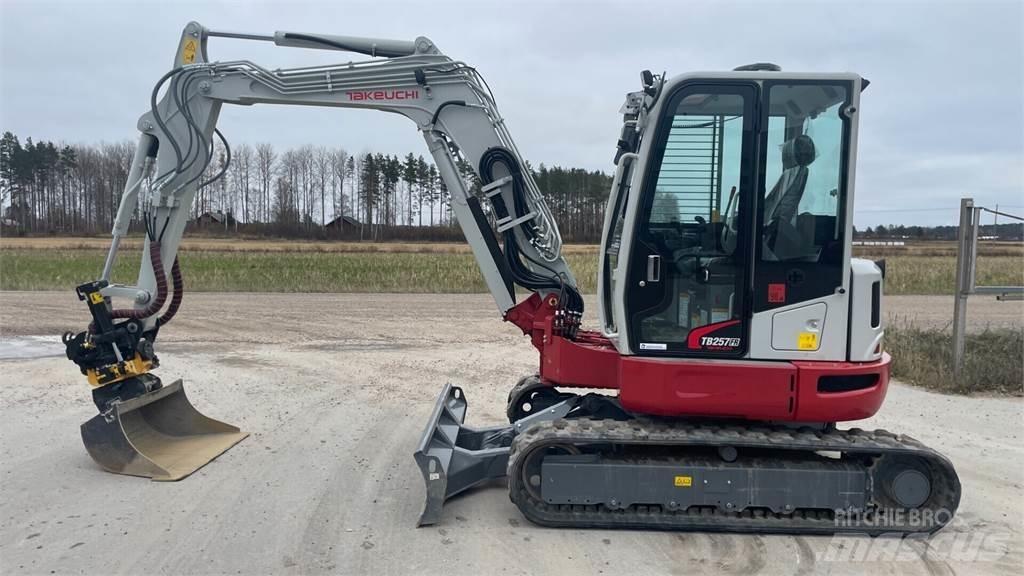 Takeuchi TB257FR Mini ekskavatörler, 7 tona dek