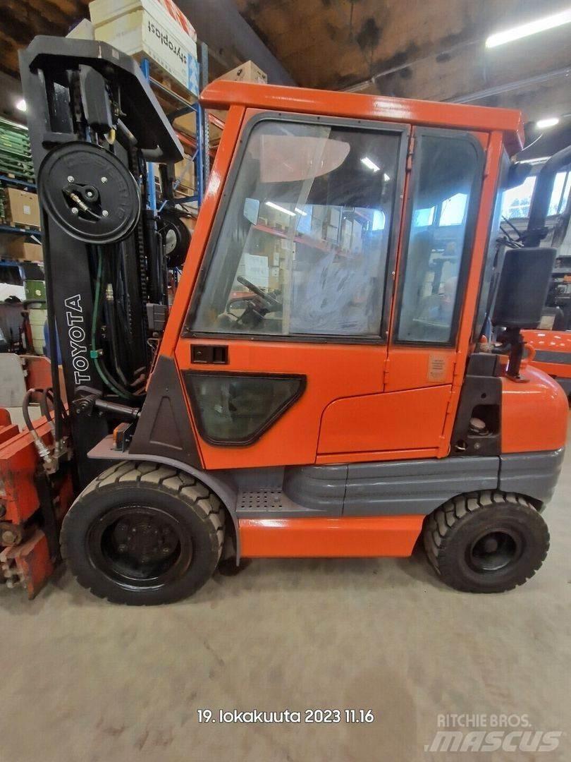 Toyota 02-6FDF30 Dizel forkliftler