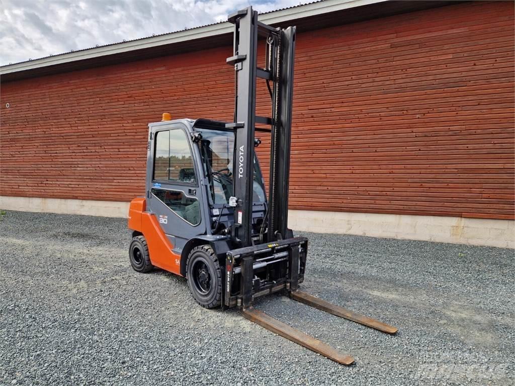 Toyota 02-8FDF30 Dizel forkliftler