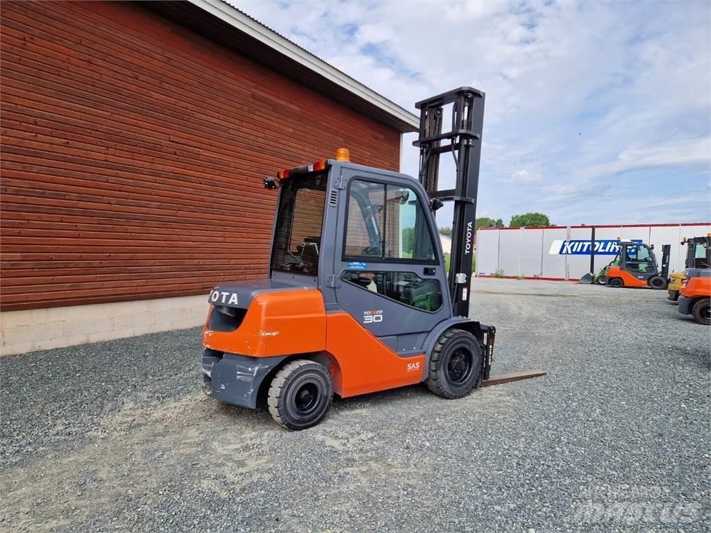 Toyota 02-8FDF30 Dizel forkliftler