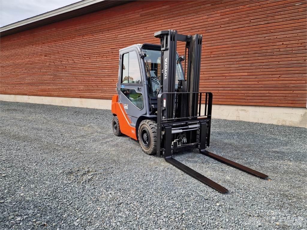 Toyota 02-8FGF25 LPG'li forkliftler