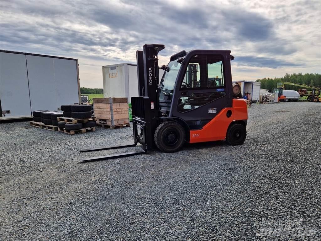 Toyota 02-8FGF25 LPG'li forkliftler