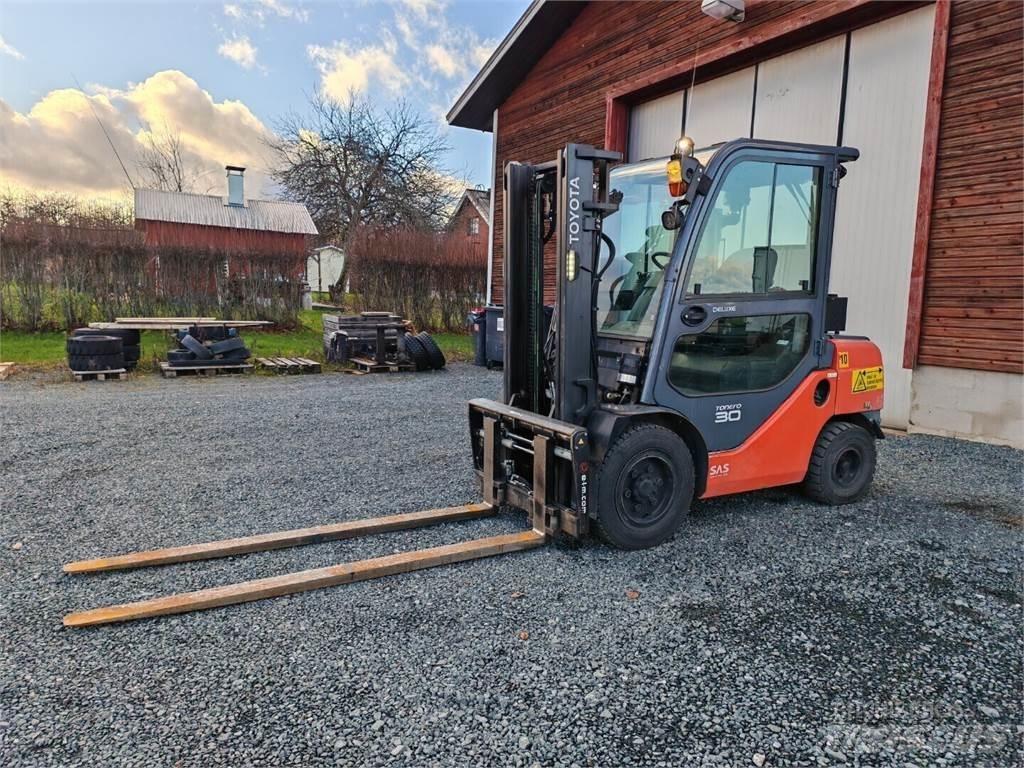 Toyota 52-8FDF30 Dizel forkliftler