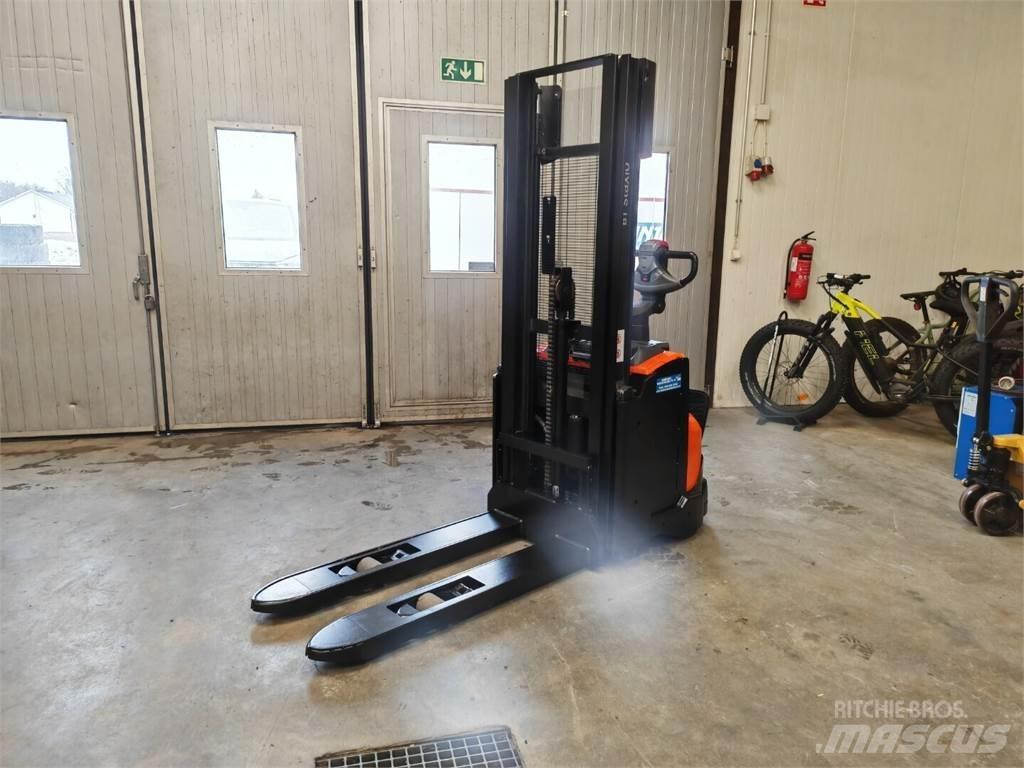 Toyota SWE120L Diger