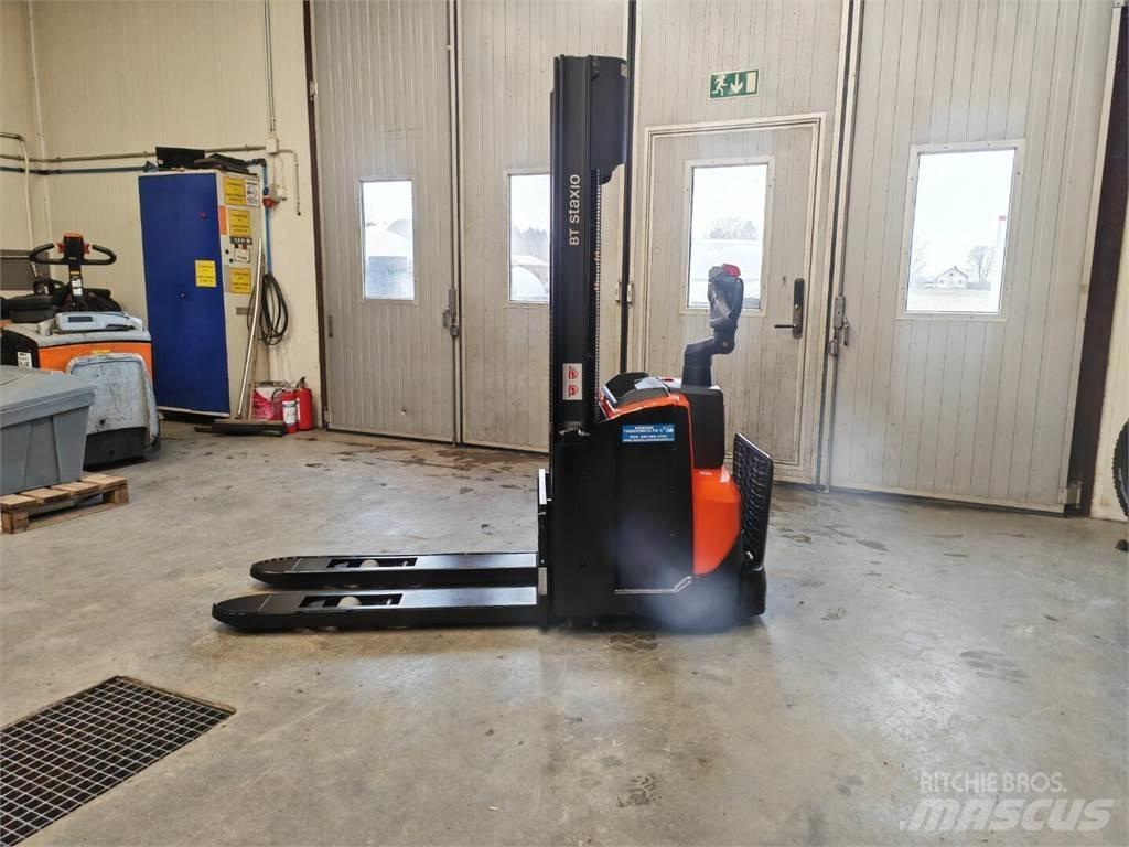 Toyota SWE120L Diger