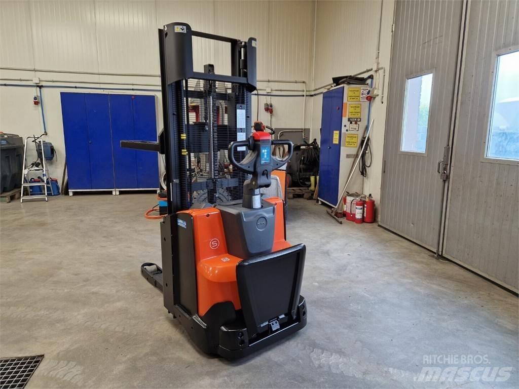 Toyota SWE120L Diger