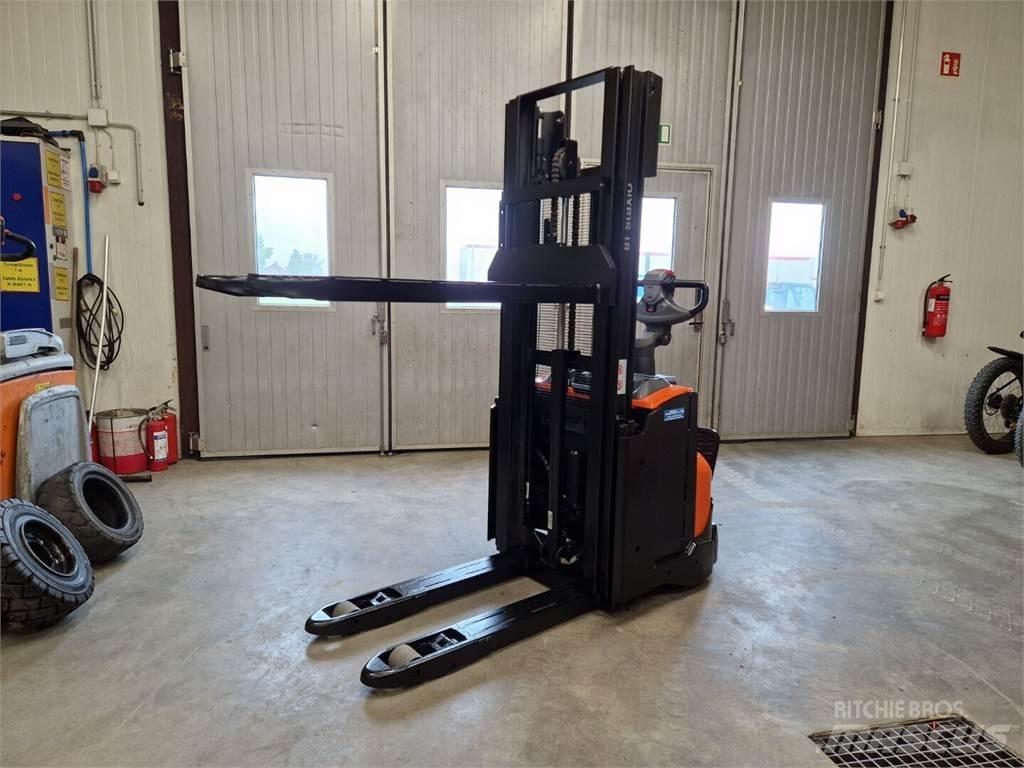 Toyota SWE120L Diger