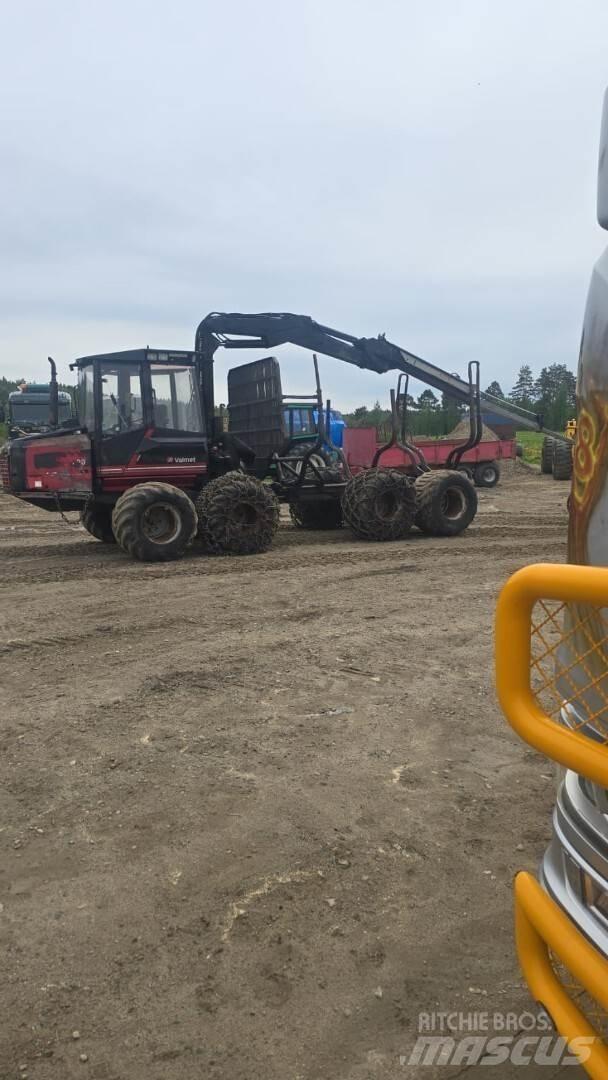 Valmet 820 Tomruk yükleyici traktörler