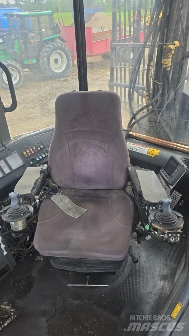 Valmet 820 Tomruk yükleyici traktörler