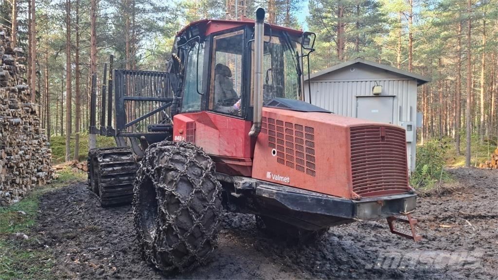 Valmet 840.2 Tomruk yükleyici traktörler