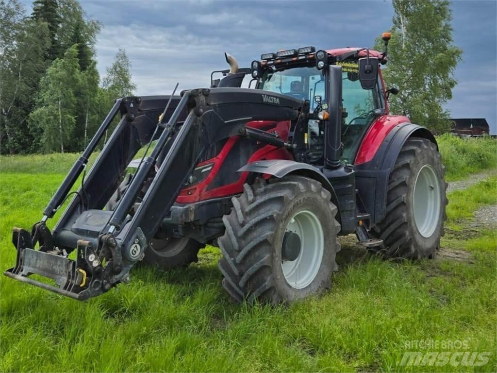 Valtra T144 Versu Traktörler