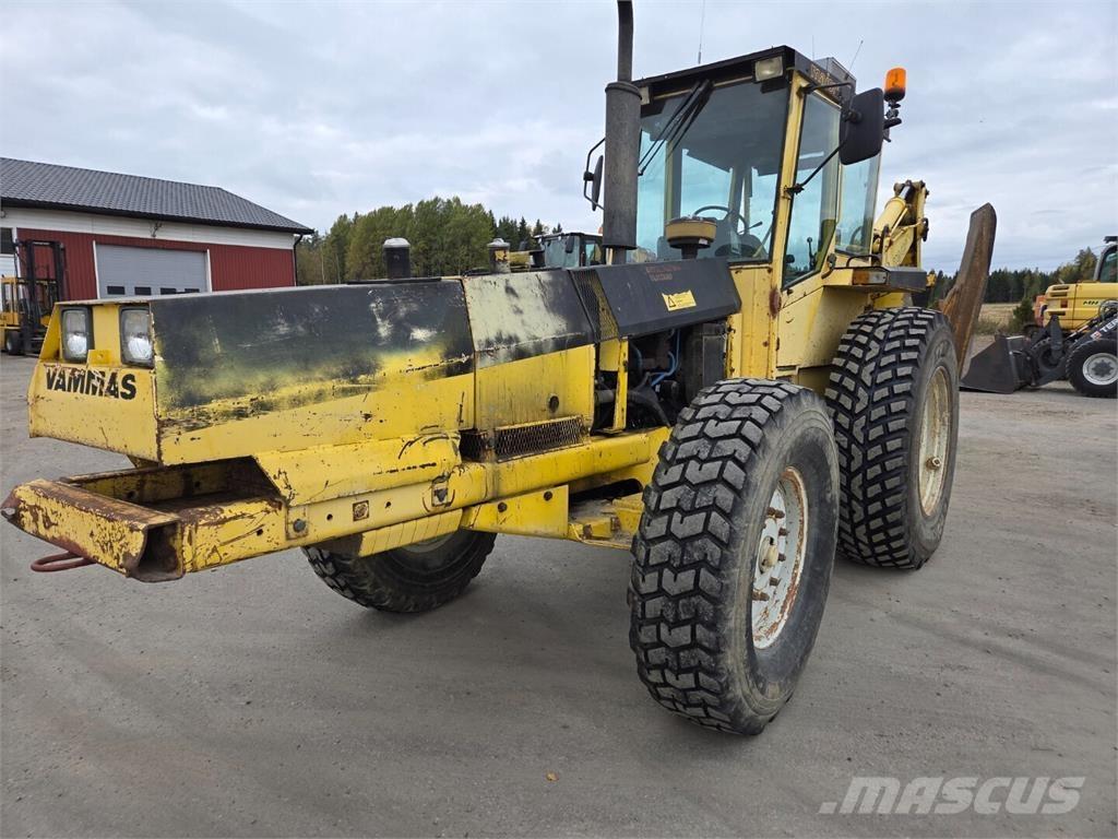 Vammas Major Lastik tekerli ekskavatörler