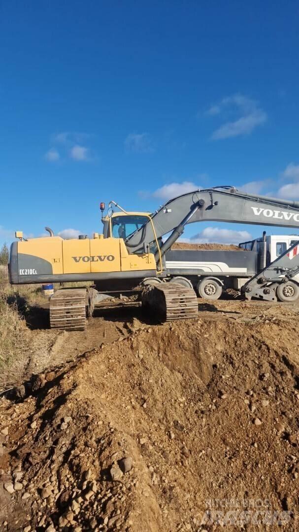 Volvo 210C Paletli ekskavatörler