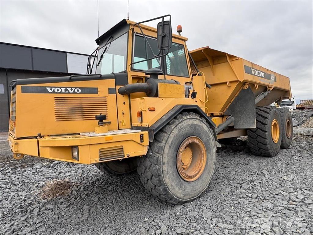 Volvo A 25 C Belden kirma kaya kamyonu