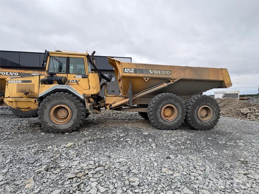 Volvo A 25 C Belden kirma kaya kamyonu