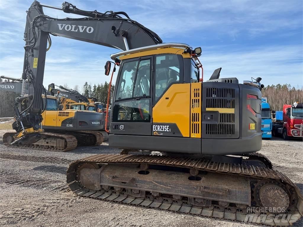 Volvo ECR235EL Paletli ekskavatörler