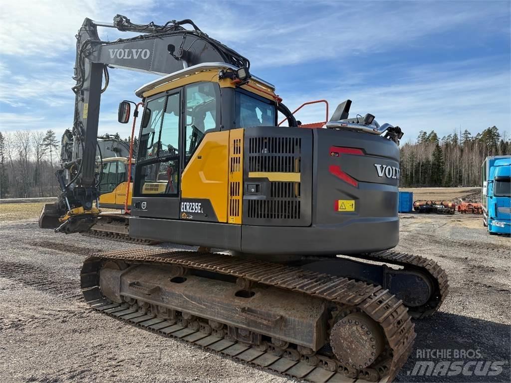 Volvo ECR235EL Paletli ekskavatörler