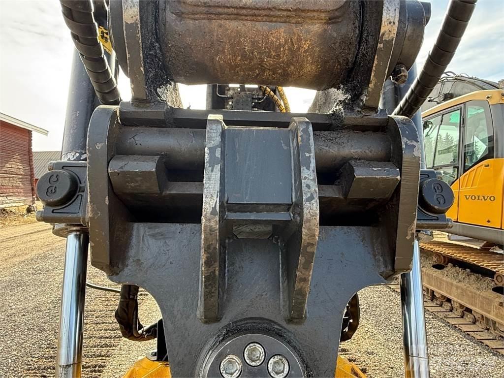 Volvo ECR235EL Paletli ekskavatörler